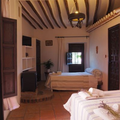 Basic Double or Twin Room, 2 Twin Beds, Fireplace, Courtyard View