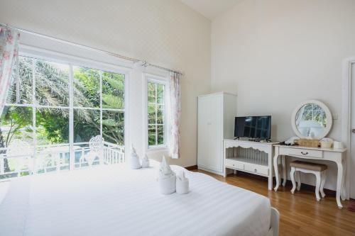 家庭间 - 游泳池畔