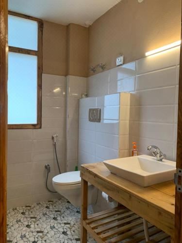 带山景的双人间