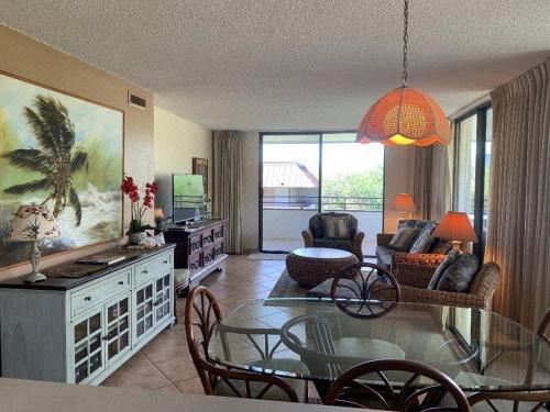 White Sands Beach Condo #324. Big Patio!! Ocean and Mountains Across from Beach! Two-Bedroom Townhouse