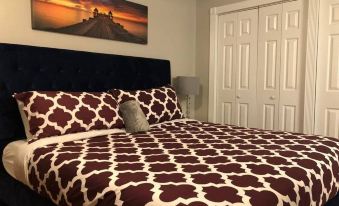 6149 Sandcrest · Next to Universal. 8 Beds. Pool. Very Clean - Housity