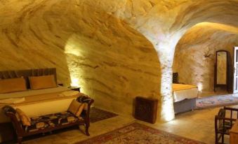 Naturels Cave House
