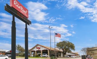 Red Roof Inn & Suites Irving - DFW Airport South