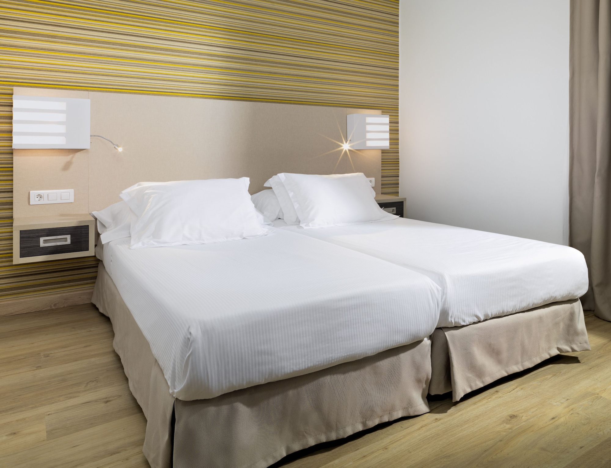 海景套房（3成人 + 1小童）