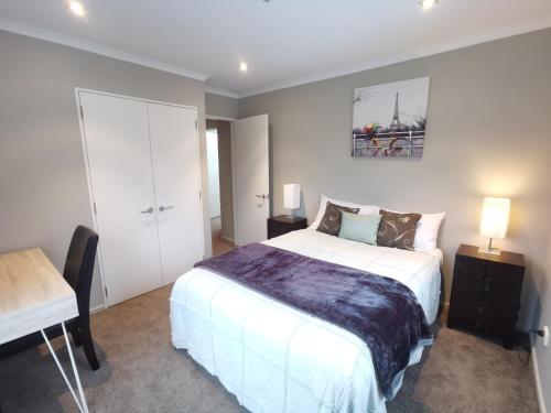 三卧室公寓，享有码头景观