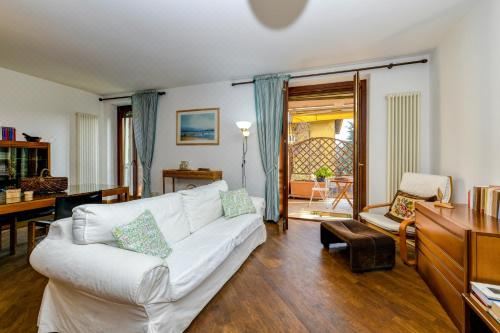 高级一卧室带阳台公寓