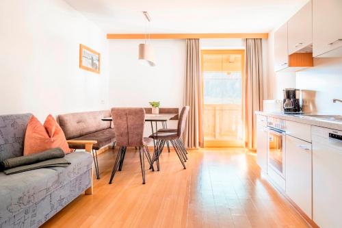 带阳台的两卧室公寓