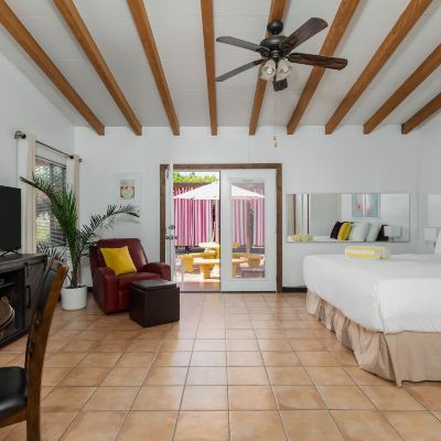 Deluxe King Room Float Palm Springs Promo Code