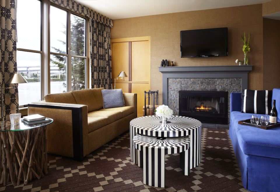 威拉米特河景特大床套房（帶壁爐）