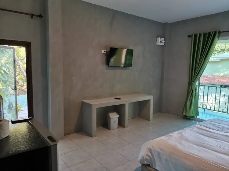ห้องดีลักซ์ เตียงใหญ่ 1 เตียง