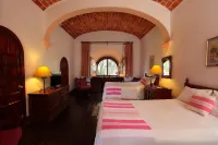 Posada del Tepozteco - Hotel & Gallery