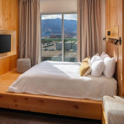Junior Queen Suite City Kinship Landing Promo Code