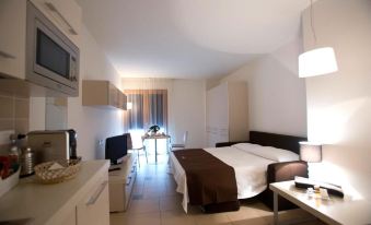 Lacroma Aparthotel - Housity