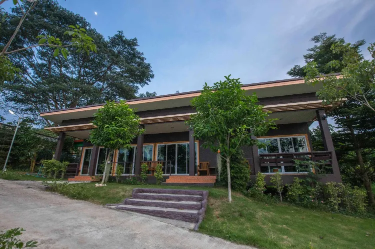 ห้องเตียงแฝดพร้อมลานระเบียง