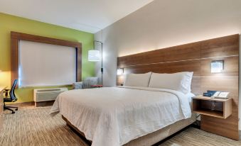 Holiday Inn Express & Suites Lake Elsinore