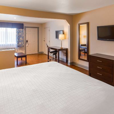 Accessible-Suite 1 King Bed, Mobility Accessible, Communication Assistance, Bathtub, Separate Living Area, Couch, Non-Smoking SureStay Plus Hotel by Best Western Hammond Promo Code
