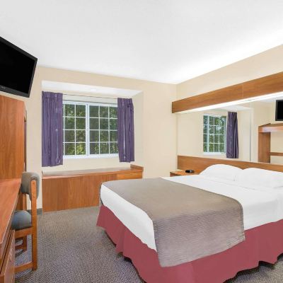 Queen Room-Mobility Accessible-Non-Smoking Microtel Inn & Suites by Wyndham Beckley East Promo Code