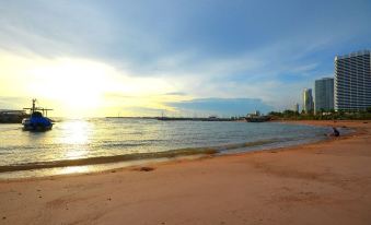 Na Jomtien Beachfront Villa