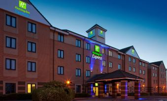 "a large hotel with a blue sign that says "" holiday inn express "" on the front" at Holiday Inn Express London - Dartford