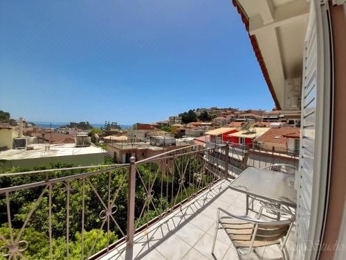 带阳台和海景的两卧室公寓