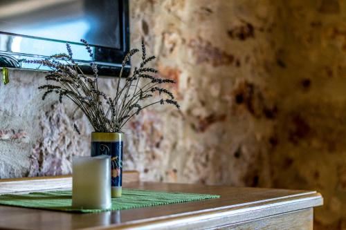 带阳台和海景的两卧室公寓