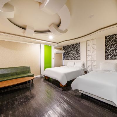 VIP Twin (Single Queen Bed, Bathtub And Table) Iksan INN 쿠폰