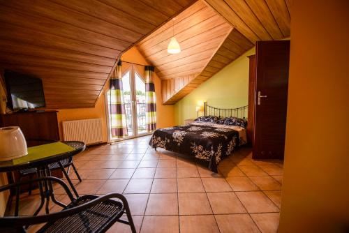 带阳台的阁楼双人房