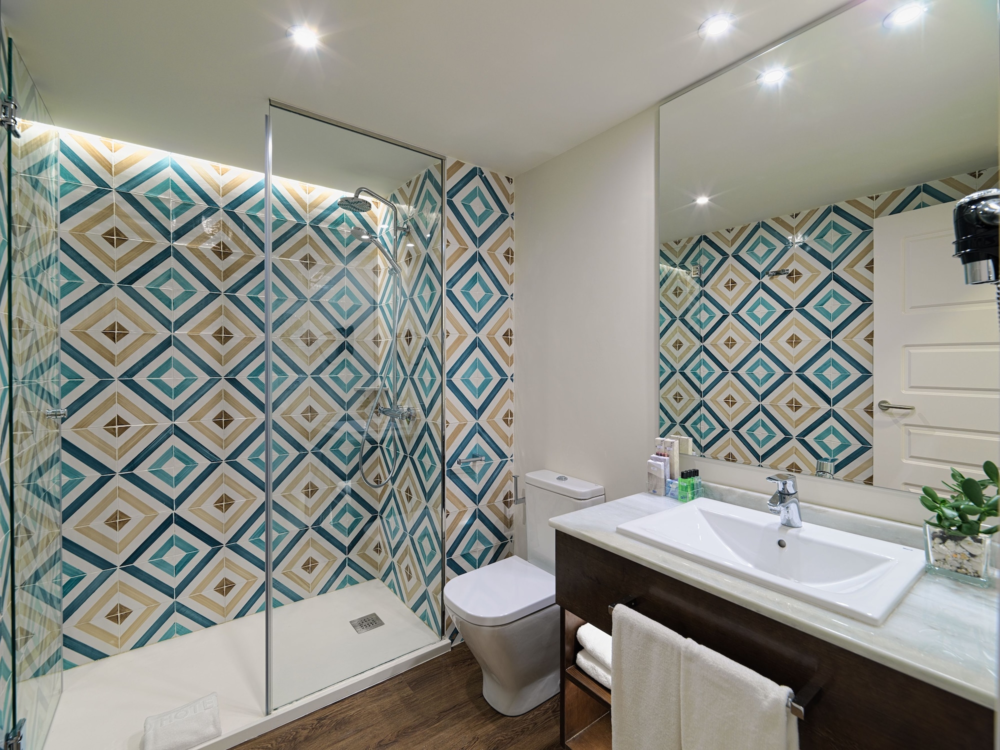 套房（2位成人+2名小童）