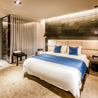 Royal Deluxe Double Room Hotel Bentley Promo Code
