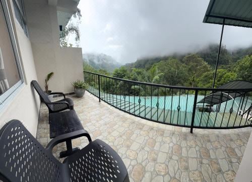 带山景的双人间