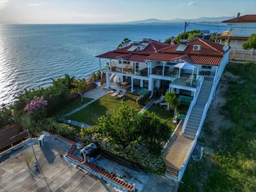 带私人按摩浴缸的两卧室套房（1）