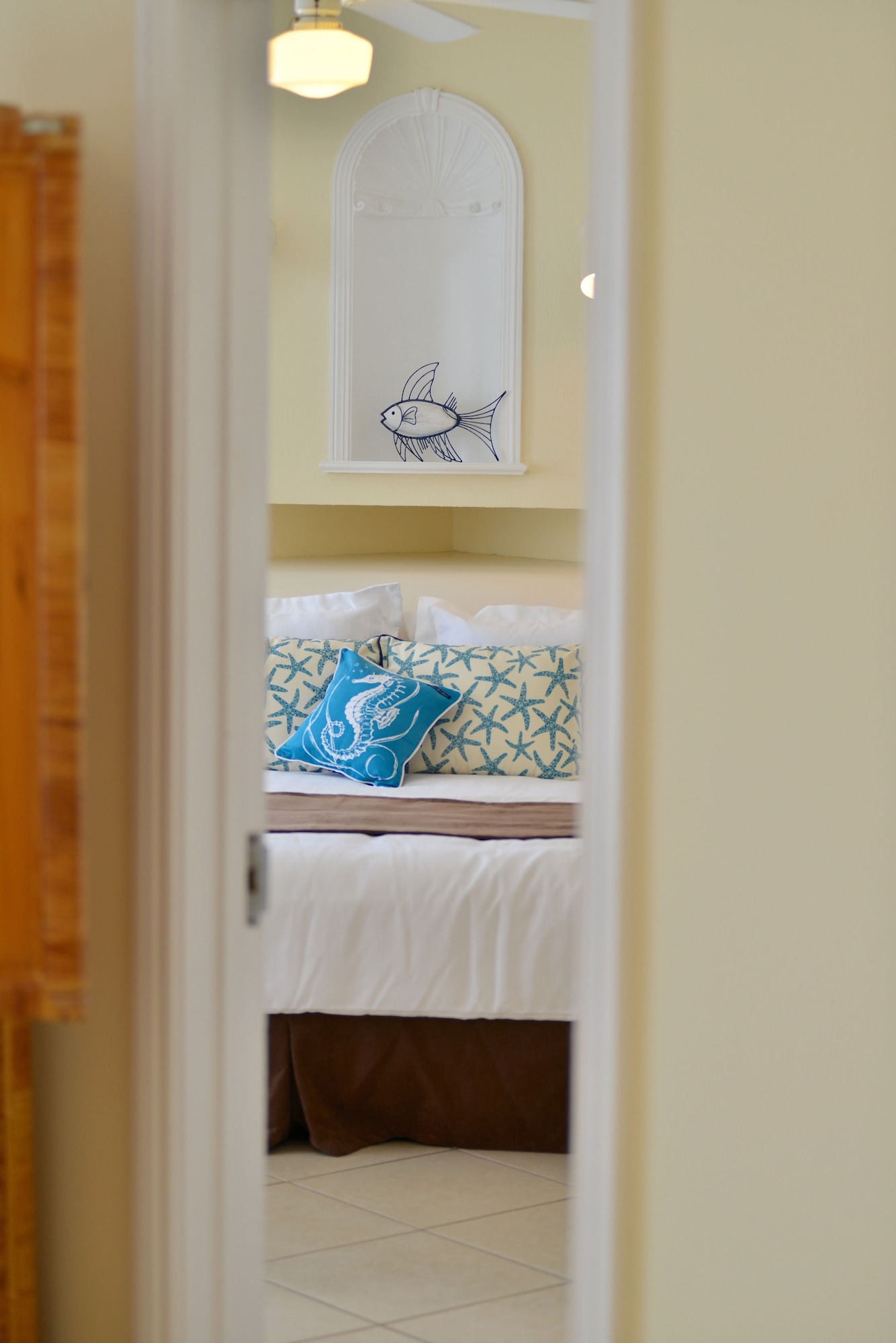 套房， 1 张特大床和 1 张梳化床， 厨房， 环礁湖景观