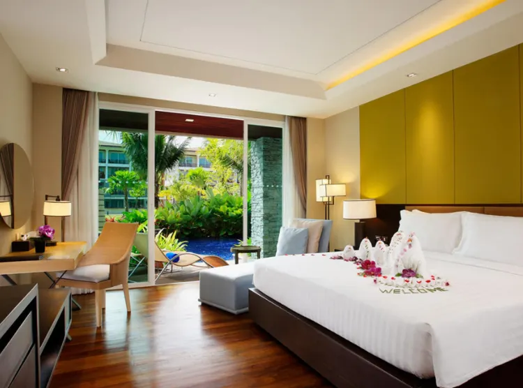 ห้องดีลักซ์ พร้อมทางลงสระว่ายน้ำ
