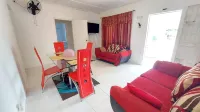 House Sleeps 2 with Garden and Parking