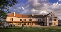 Castle Hotel Daniel Hotele w: 