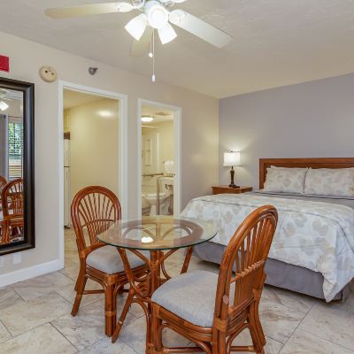 Queen Room with Kitchen The Fairways Inn of Naples Promo Code