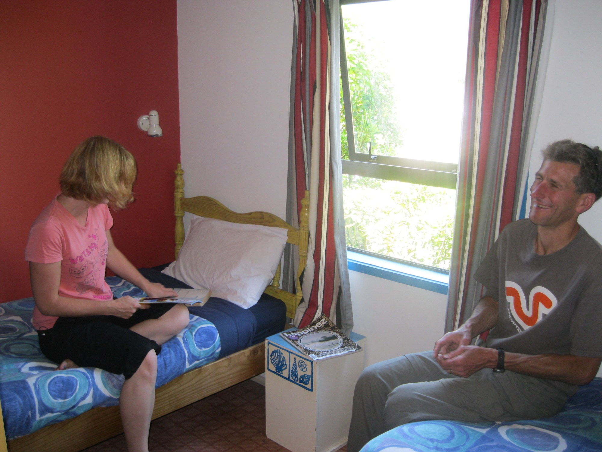 双床房， 2张单人床， 共用浴室