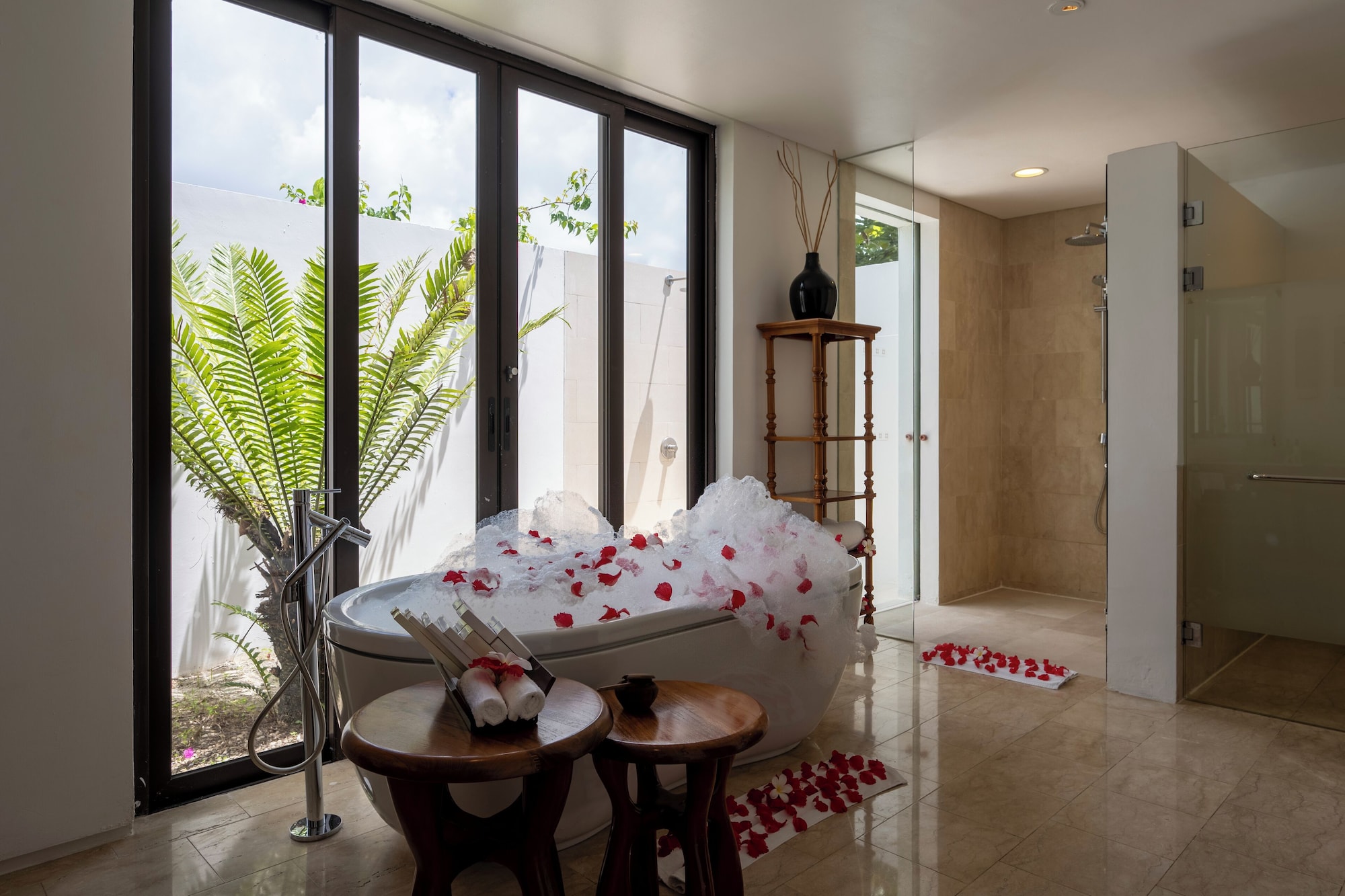 奢华花园泳池别墅