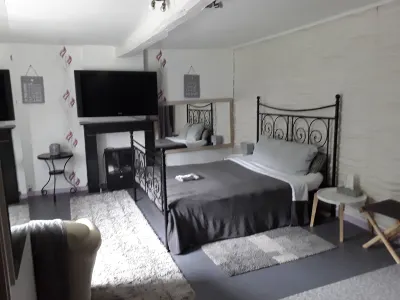 Le Chanteraine Hotel a 
