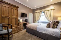 The Howbeck & the Retreat Incl Off-Site Health Club and Parking EV Point Available Hotels in 