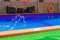 Crest Hotel