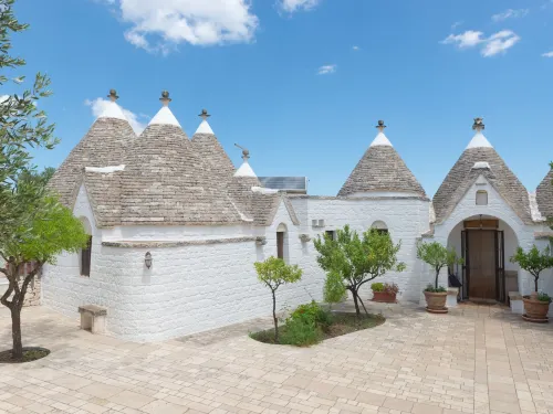 Trulli in Itria Valley with Infinity Pool