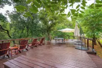 Bushbaby Valley Lodge