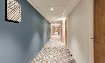 B&B HOTEL Lille Lillenium Eurasanté - Housity