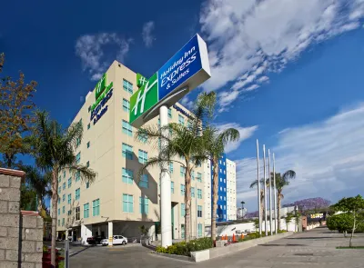 Holiday Inn Express & Suites QUERETARO by IHG Отели в г. 
