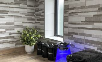 The Broadway Beach House with Hot Tub - Housity