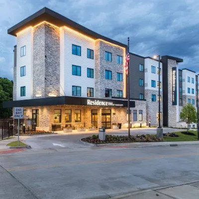 ที่พักโดย Residence Inn ที่มาริออตฟอร์ตเวิร์ทสาธารณะ โรงแรมใกล้สนามกีฬาแข่งขับเกวียนอมอน