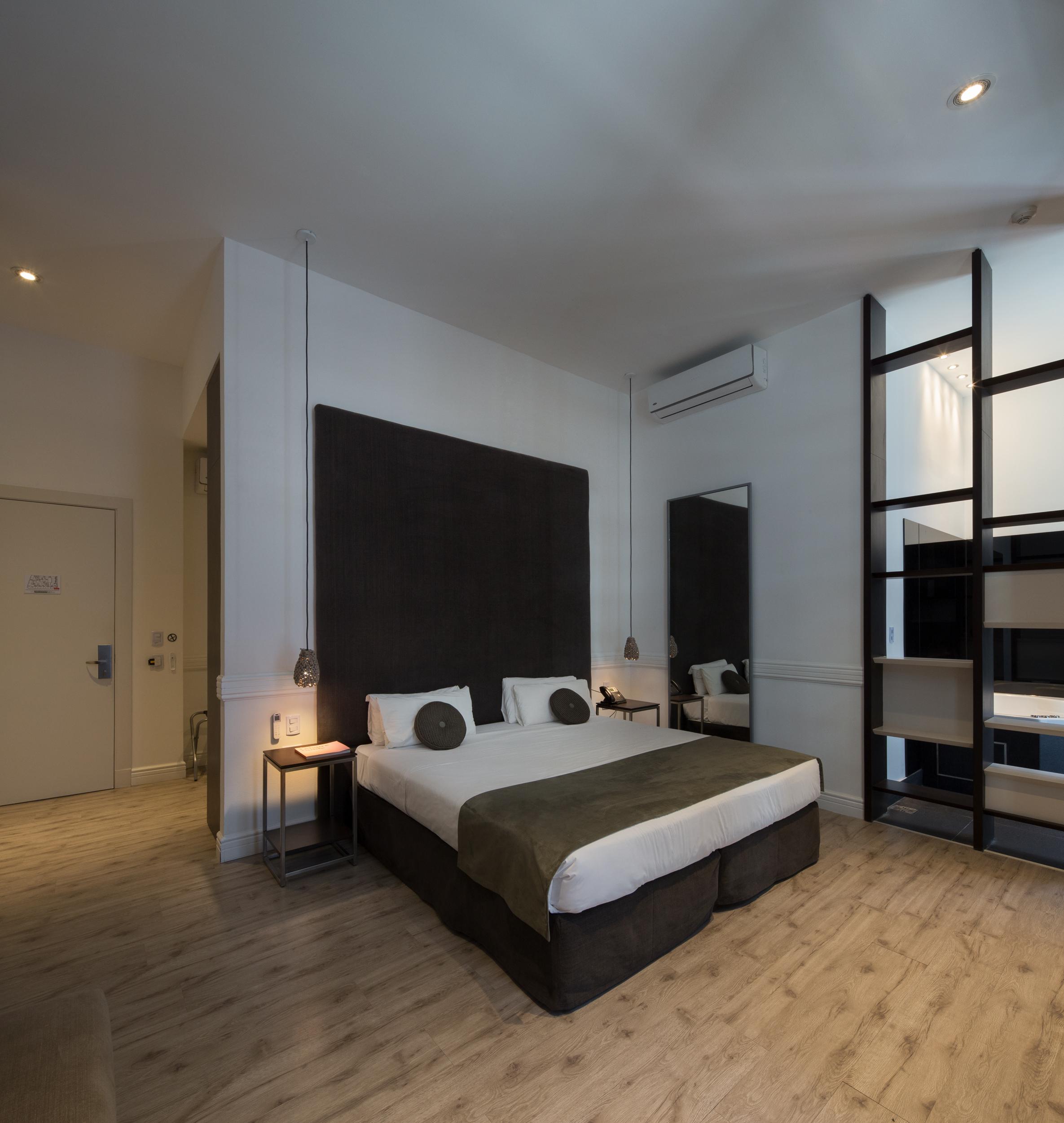 1张特大床，高级套房，禁烟