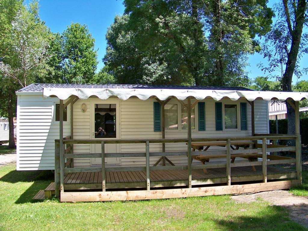 双卧室活动房屋 - 带露台