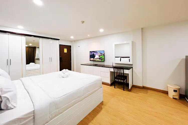 ห้องดีลักซ์ เตียงใหญ่ 1 เตียง